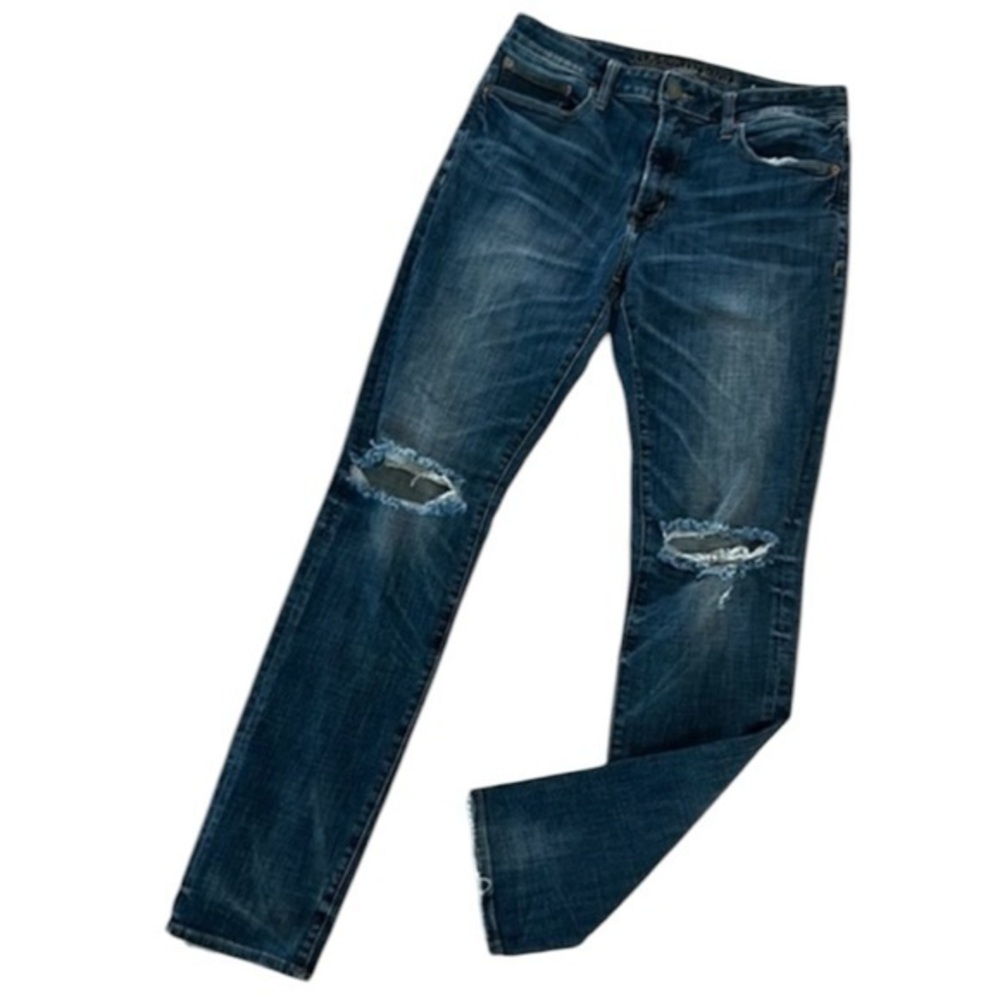 American Eagle slim size 31x32 men’s jeans busted knee